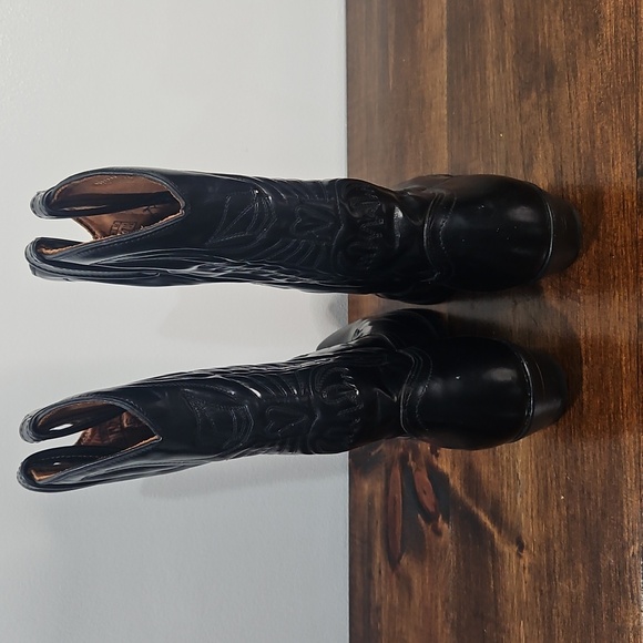 Elegant Black Western Boots - Picture 5 of 16